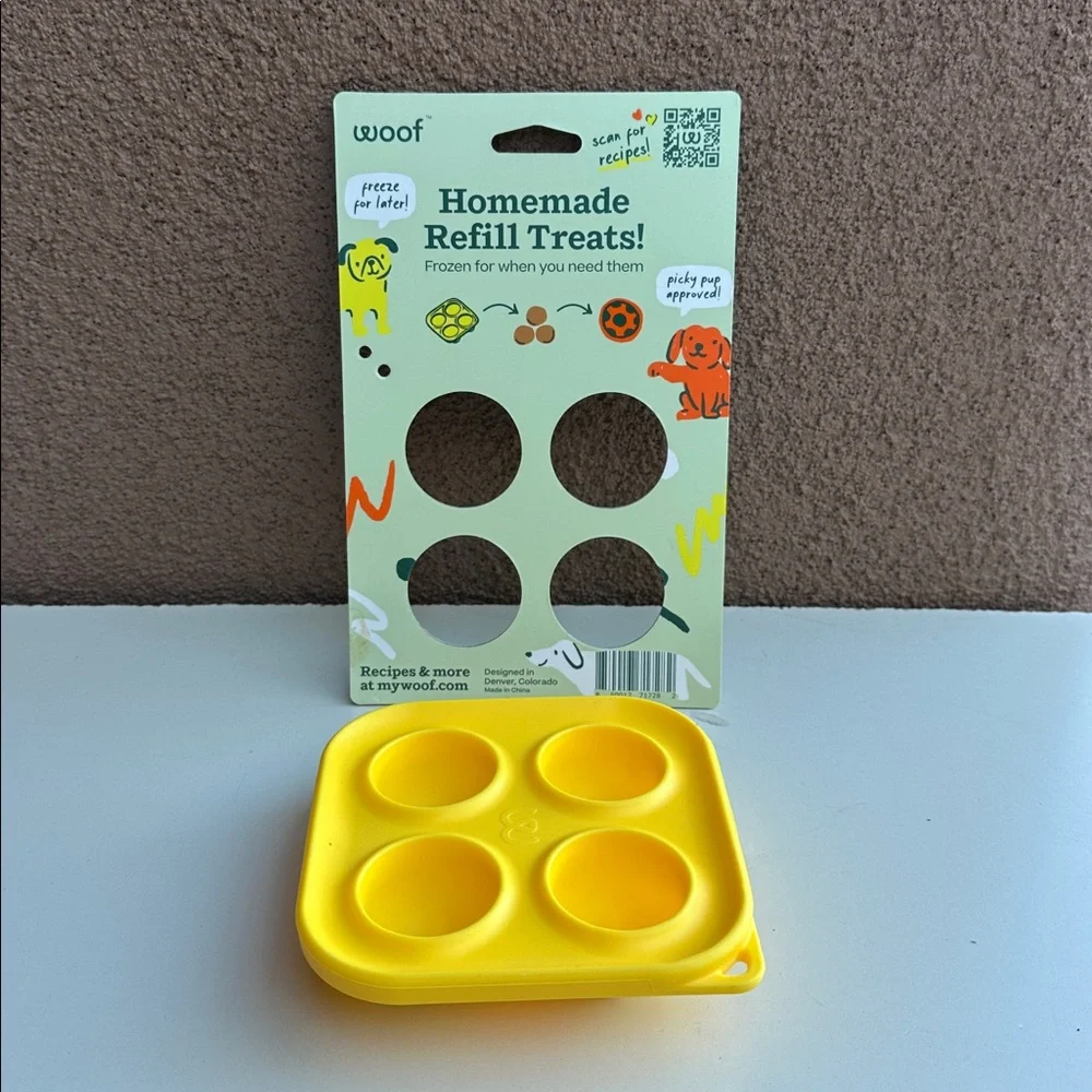 Woof Pupsicle Treat Tray Mold Treat Dispenser Dog Toy, Small